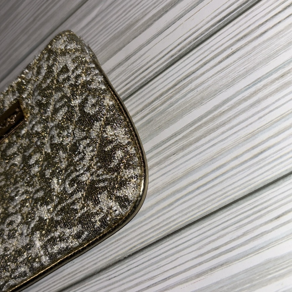 LILLY PULITZER LOUISE QUILTED KEY ID CARD CASE IN GOLD METALLIC - Picture 4 of 9